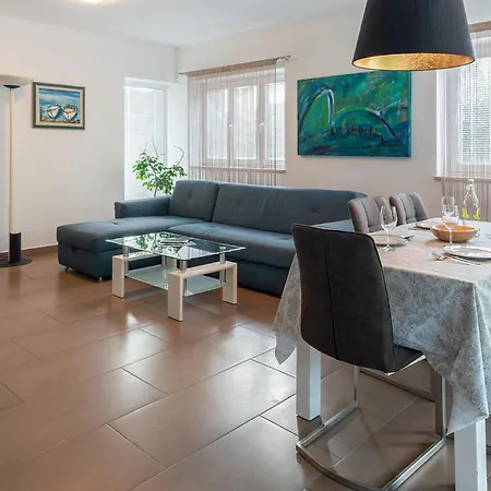 House Mia ميدولين